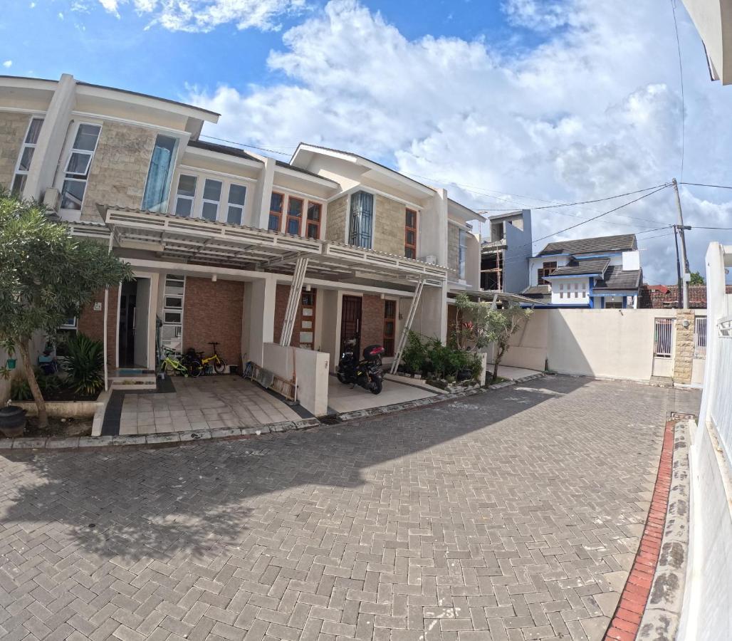 Ndalem Ngadimulyo Homestay Jogja Family Only Ngabean Exterior foto